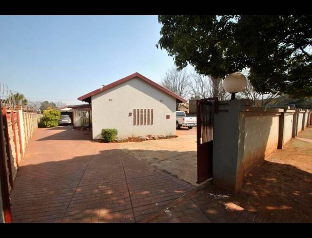 8 BEDROOM HOUSE FOR SALE IN DAWN PARK